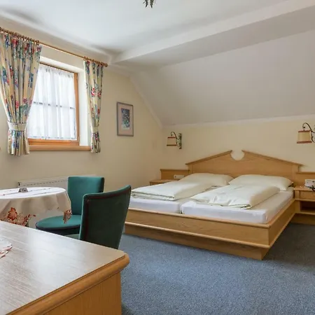 Party Taverne Hotel 3*