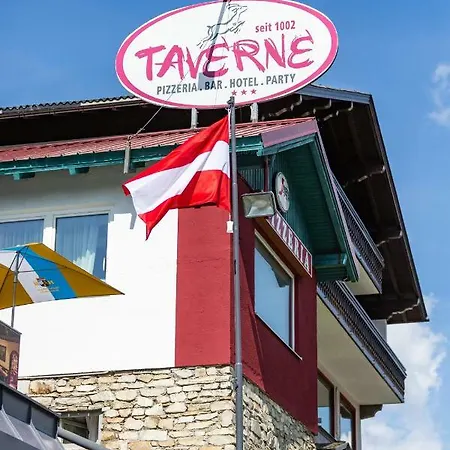 Party Taverne ホテル 3*
