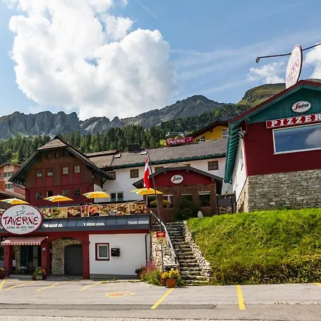 Party Taverne Hotel 3*